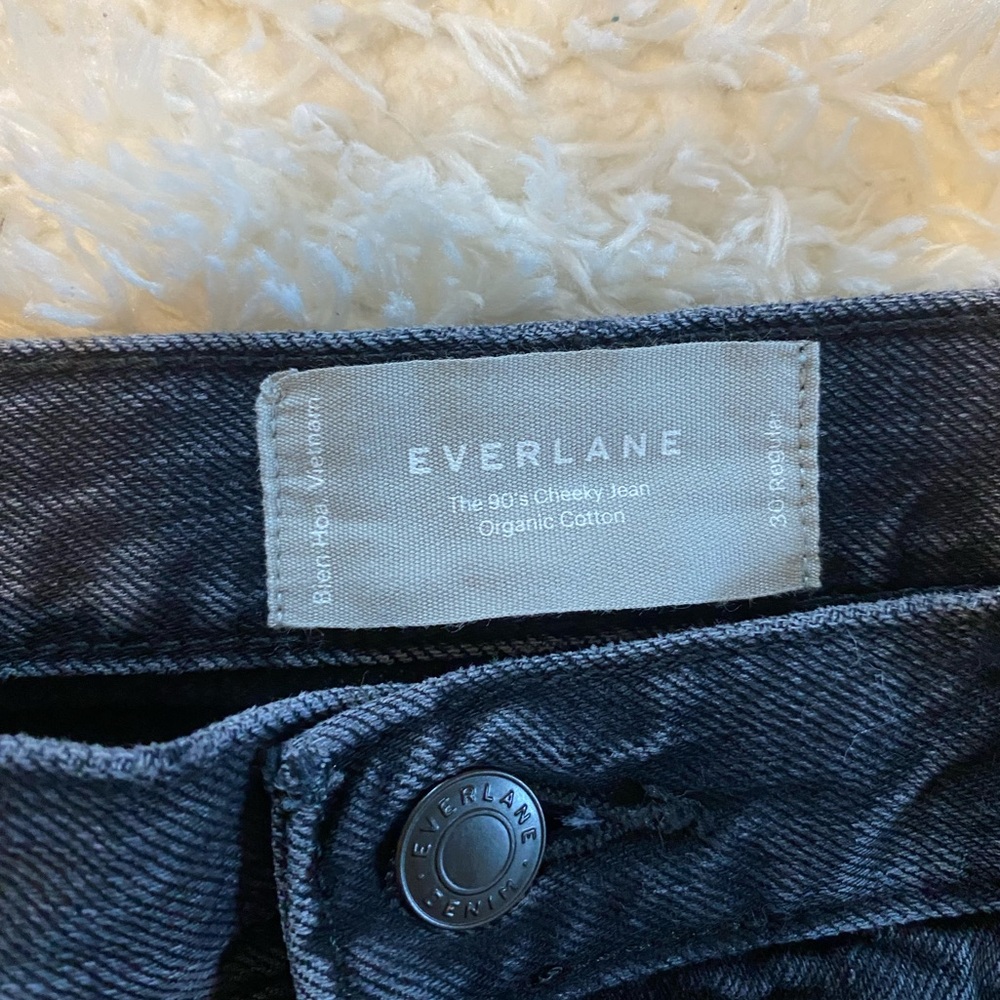 Everlane Women's Straight Leg Jeans in Washed Black - Picture 3 of 6